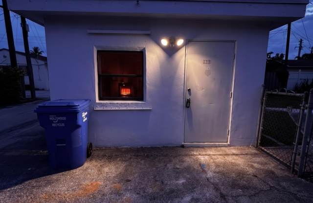 1711 N 17TH Court Gallery 4