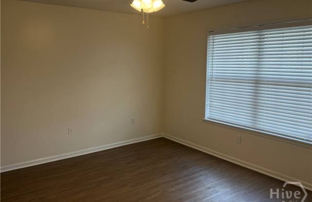 204 Frontage Road Gallery 3
