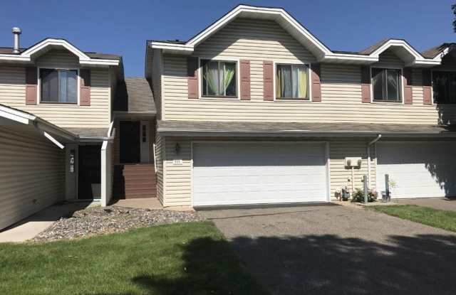 Updated 3 bedroom / 2 bathroom, Split Entry Townhome w/Walk-out in Blaine photos photos