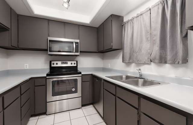Modern 2 Bed, 2 Bath Condo Near UNLV – Prime Central Location! photos photos