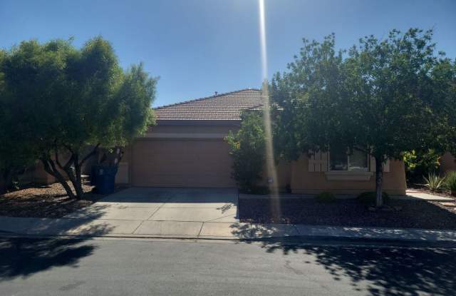 Spacious 3 Bedroom Home with Garage  Soaking Tub! photos photos