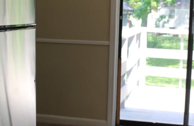 706 West 86th Terrace Gallery 3
