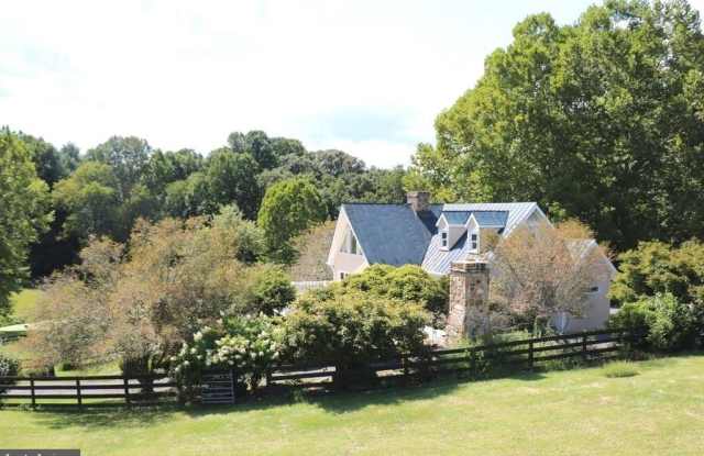 9078 KNOLL RUN LN Gallery 1