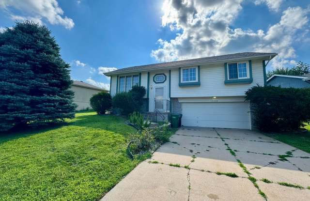 3BR Split-Entry w/ Finished Basement, 2-Car Garage & Fenced Yard Gallery 1