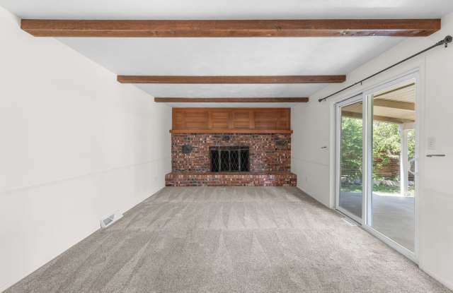 Spacious 4 bed, 2.5 bath Upper Table Mesa Abode - Available NOW! Gallery 4