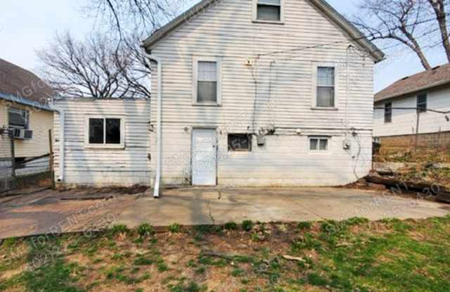 5823 Lake Street Gallery 2