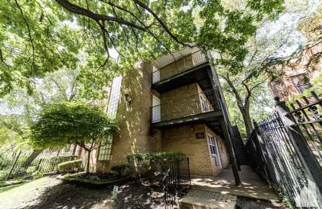 4610 N Dover St photos photos
