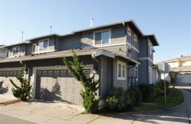 1899 11th Lane Northeast - 1 - 1899 11th Avenue Northeast, Issaquah, WA 98029