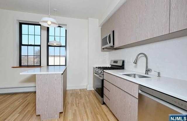 37 N Dean Street 2C - 37 North Dean Street, Englewood, NJ 07631 37 N Dean Street 2C - 37 North Dean Street, Englewood, NJ 07631