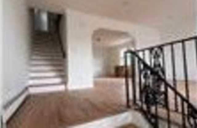 92 MALCOLM AVE Gallery 3
