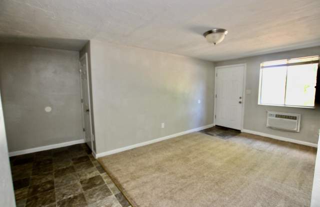 216 OAK MANOR PLACE Gallery 2