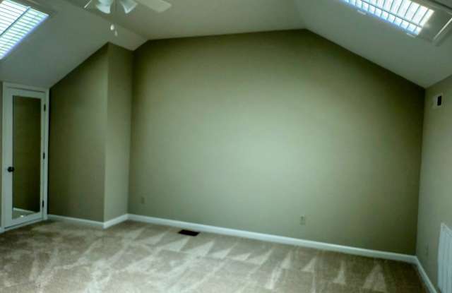 2-bedroom, 2.5-bathroom home located in the vibrant city of Nashville photos photos