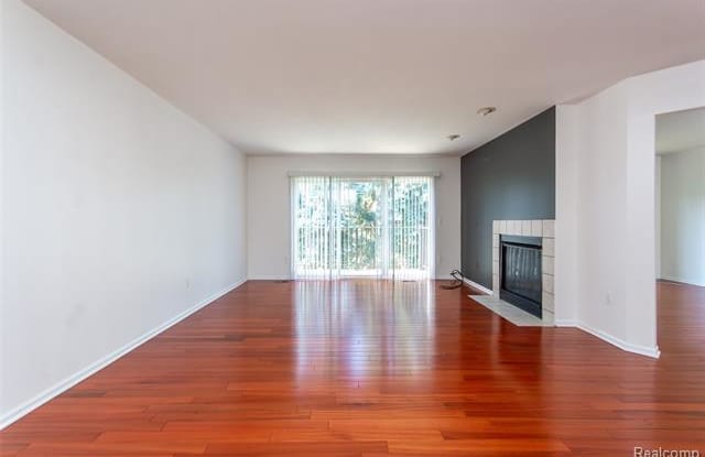 6959 EDGEWATER Drive Gallery 4