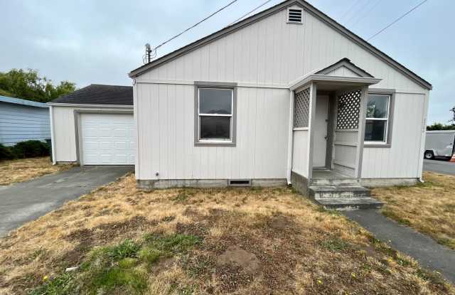 Pet friendly 2 Bedroom, 1 Bathroom with Spacious Backyard! photos photos