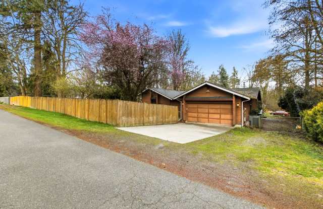 Auburn Area Rambler on dead end-street photos photos