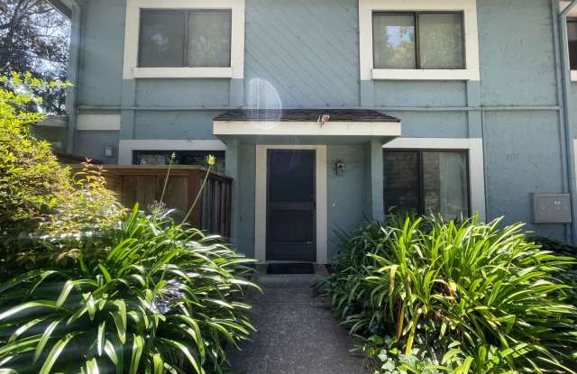 Beautiful Capitola Condo minutes from Capitola Village! photos photos