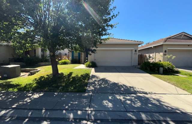 3 Bed | 2 Bath | 1330SF | Tenant Pays $200 monthly for WS + $40 for gardener photos photos