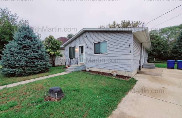 3 Bedroom, 2 Bath  Main floor laundry- 6th St in Oelwein Iowa! photos photos