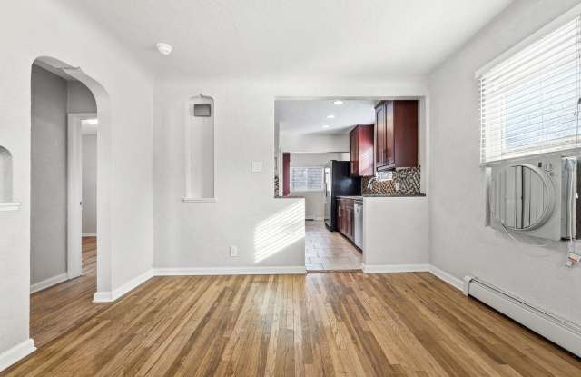 3 Bed - 2 Bath home in Englewood! Gallery 4