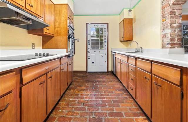 1348 Holiday Place Gallery 2