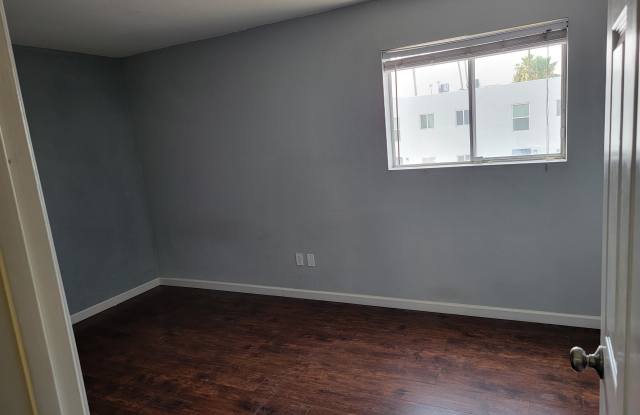 3230 East Pinchot Avenue - 24Unit #24 Gallery 3
