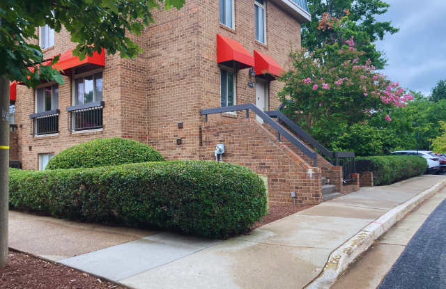 1721 S Hayes St - 1721 South Hayes Street, Arlington, VA 22202
