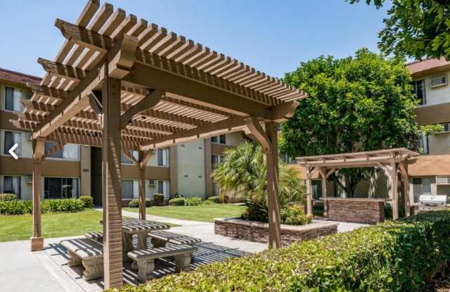 The Pointe at College Place Apartments photos photos