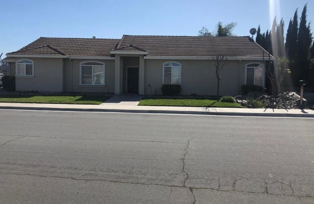 1371 Clearview Drive - 1371 Clearview Drive, Hollister, CA 95023