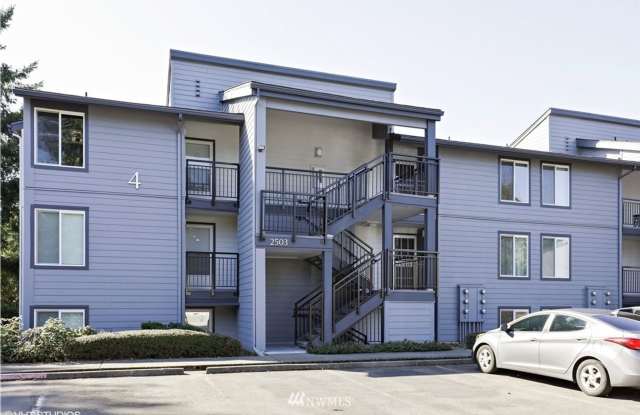 Modern 2BR Condo in Renton - 2503 Northeast 4th Street, Renton, WA 98056