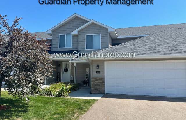 Lakeville Town Home, 2 Car Garage, Laundry, 2.5 Baths, Video Walk Through photos photos