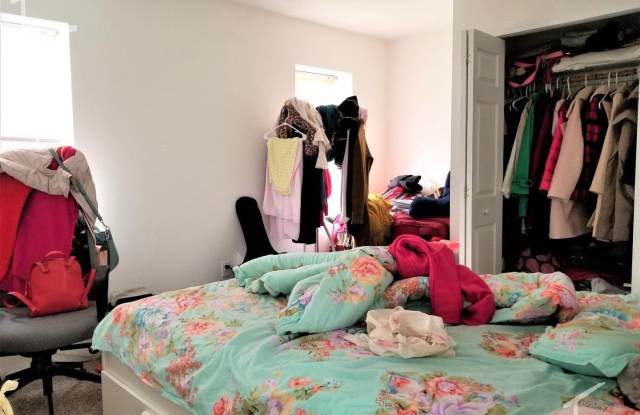 2 bed steps to NorthEastern Gallery 3