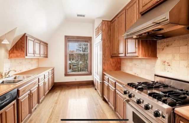 2014 E Lafayette Pl Gallery 3
