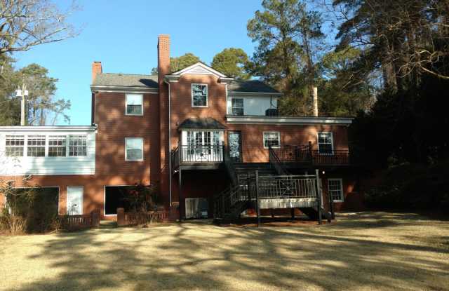 Beautiful Lake front home located in the Forest Lakes Subdivision Gallery 4