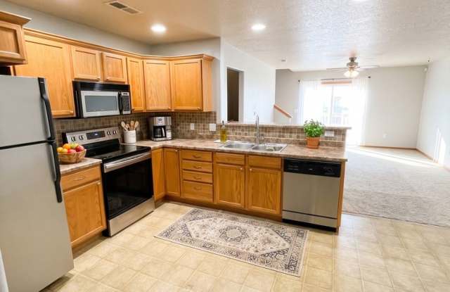 3 bedroom 3.5 Bathroom Townhouse - Coming OCTOBER Gallery 1