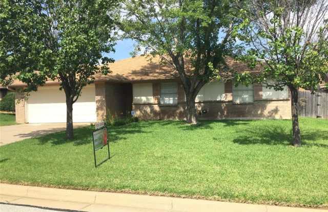 2305 Honey Creek Lane - 2305 Honey Creek Lane, Arlington, TX 76006