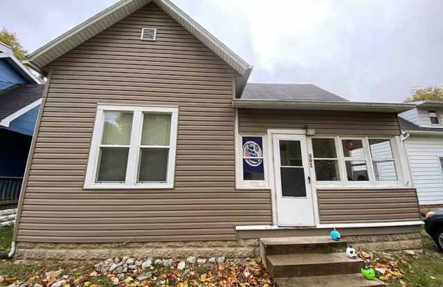 3 bedroom 1.5 bath house - Now available for the 2026/2027 lease term! photos photos