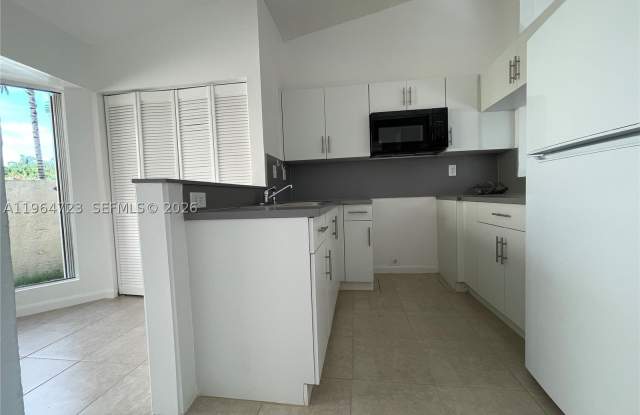 1210 San Remo Cir Gallery 3