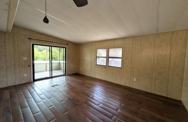 2 Bed 2 Bath with screen porch and on well photos photos