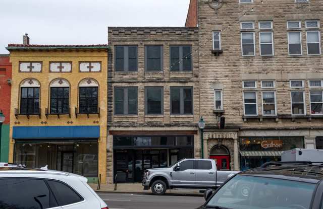 118 N Walnut St Gallery 1