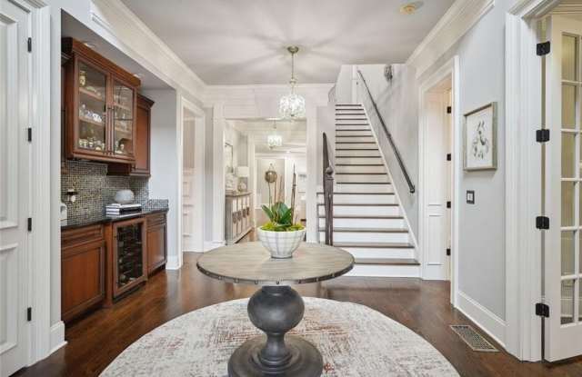 1930 Northside Drive NW Gallery 3