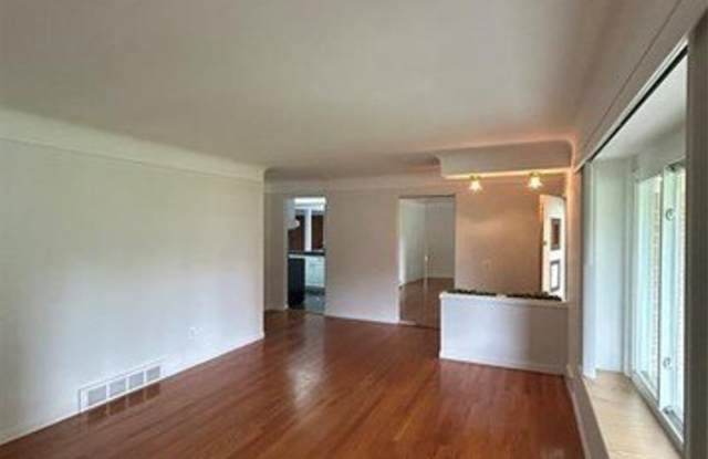 129 Pleasant Lake Drive Gallery 3