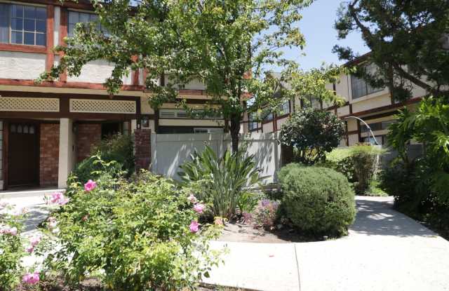 2/Bedroom Townhome in West Hills! photos photos