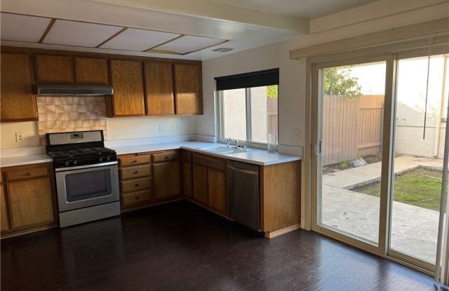 204 Hollyglen Lane Gallery 4