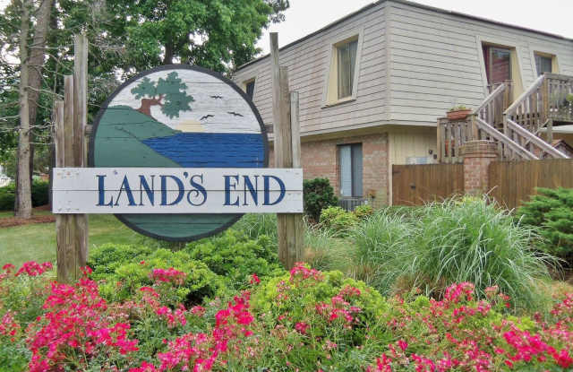 READY 06-11-26!! Fantastic Condo By The Beach! Fenced Patio - All Appliances - Community Pool! - 522 Marsh Duck Way, Virginia Beach, VA 23451