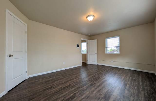 Nice 1-Bedroom, 1-Bath Apartment In Downtown Springfield! photos photos