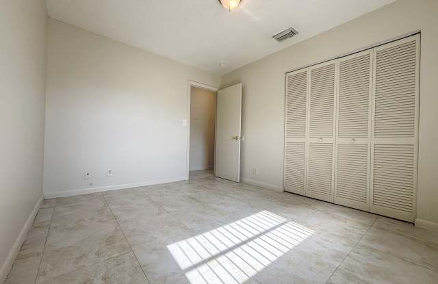 10901 NW 45th Street photos photos