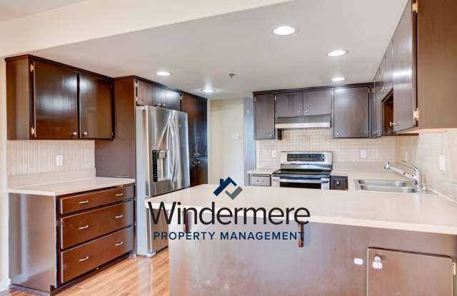 *9 Month Lease* 2 Bed 2 Bath Ground Level Baker View Condo with an Office! Gallery 3