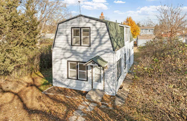 Updated 4-Bedroom 1.5-Bathroom Home in Minneapolis photos photos