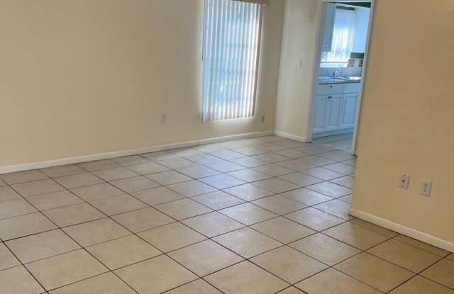 Great Location in the center of  Port Charlotte Gallery 4