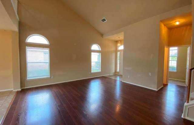 3 bedroom home with open floor plan available in Benbrook Ranch! Gallery 4